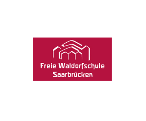 Das Logo der freie Waldorfschule Saarbrücken bildet sich aus einem weinrotem Rechteck, in dem zentriert eine abstrakte Zeichnung des Schulgebäudes und unterhalb des Gebäudes der Schriftzug »Freie Waldorfschule Saarbrücken.