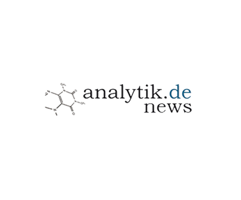 Das Logo besteht aus dem Schriftzug analytik.de news und einer Grafik aus einer chemischen Formel.